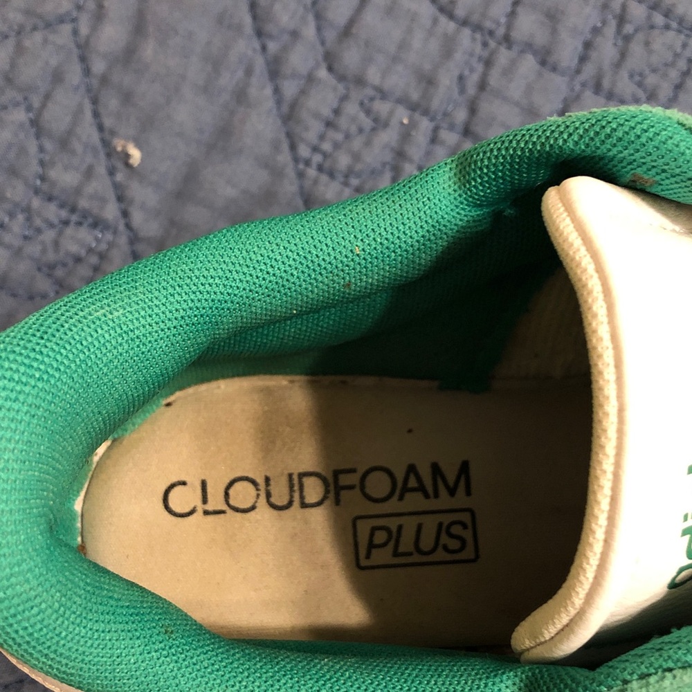 Womens Adidas Green Suede Sneakers with White Stripes and white & green laces. - Picture 4 of 8